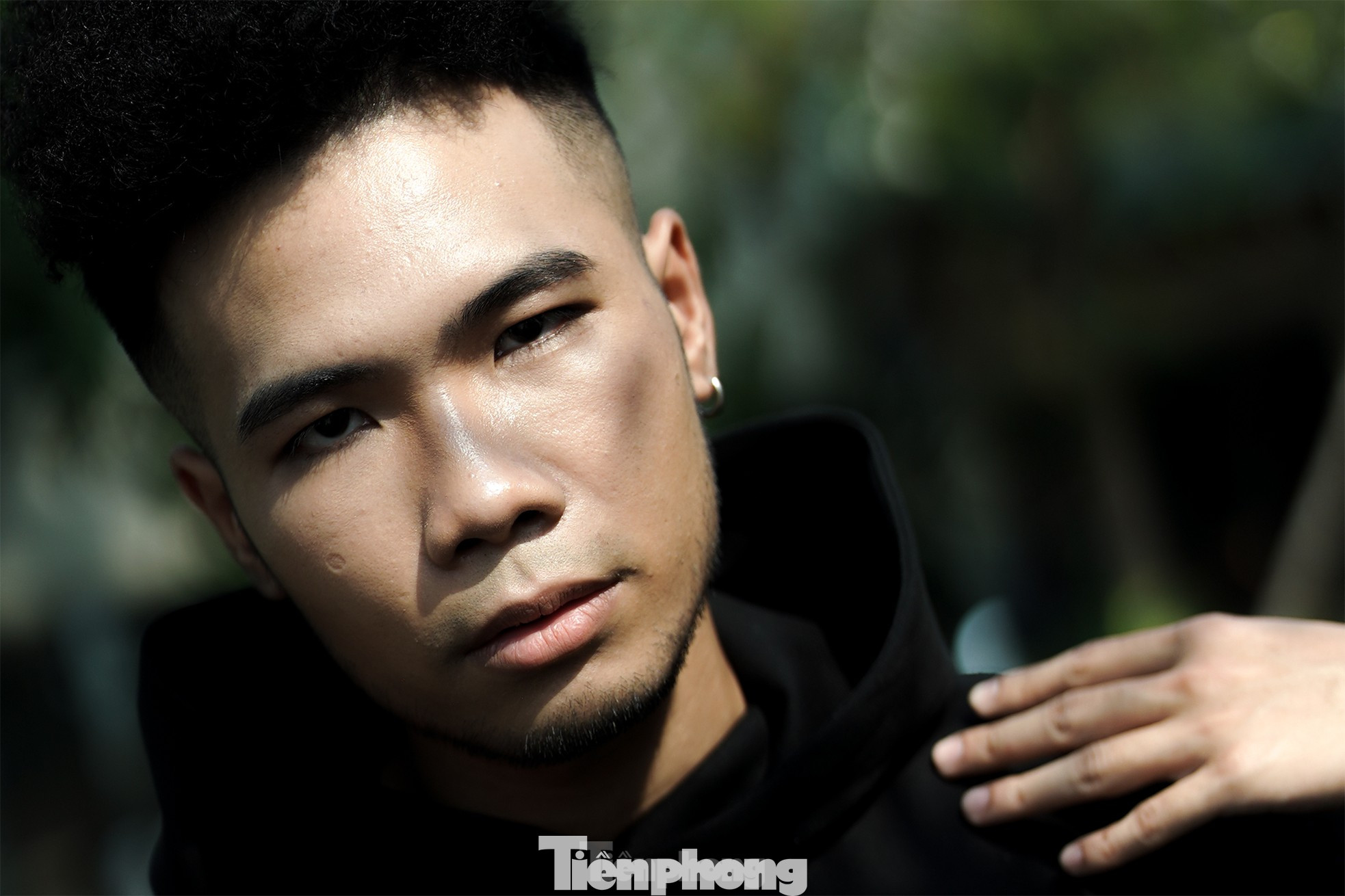 Với Phúc Du, ca từ được trau dồi từ vốn sống. Ảnh: Phạm Nguyễn.