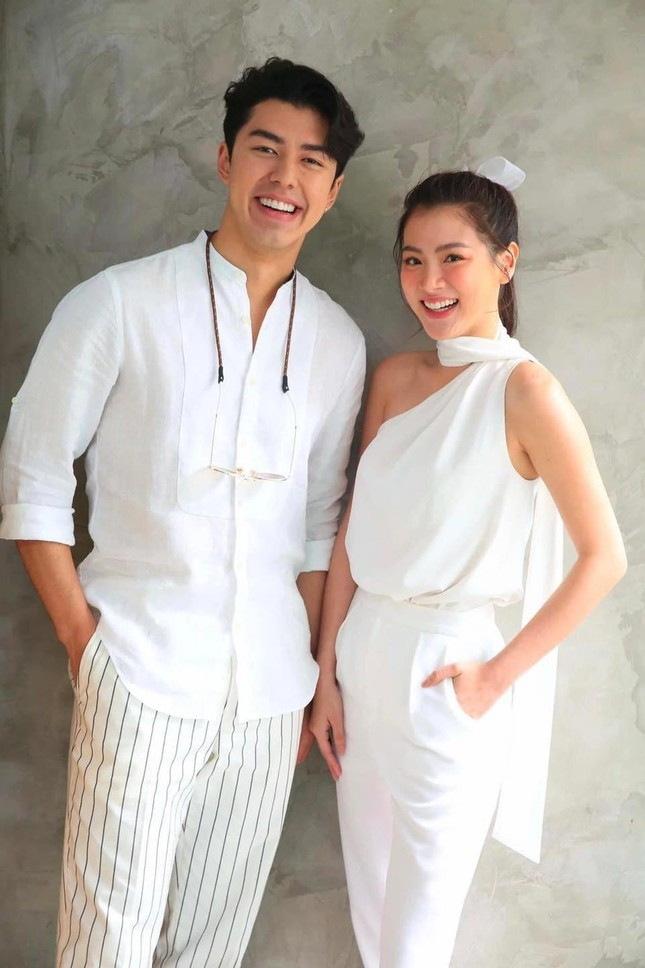 Baifern Pimchanok và Nine Naphat sinh ra dành cho nhau. Baifern Pimchanok và Nine Naphat sinh ra dành cho nhau.