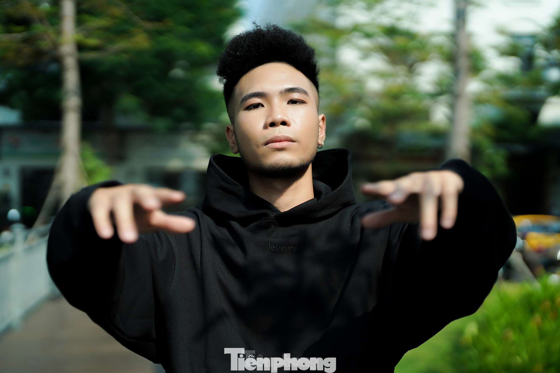 Phúc Du (Trương Anh Phúc) tốt nghiệp Đại học Kinh tế Quốc dân. Ảnh: Phạm Nguyễn.