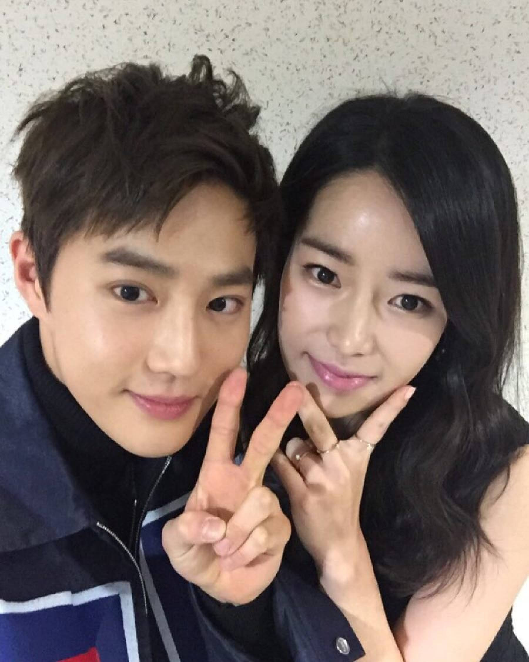 Suho (EXO) và Ji Yeon có mối quan hệ thân thiết.