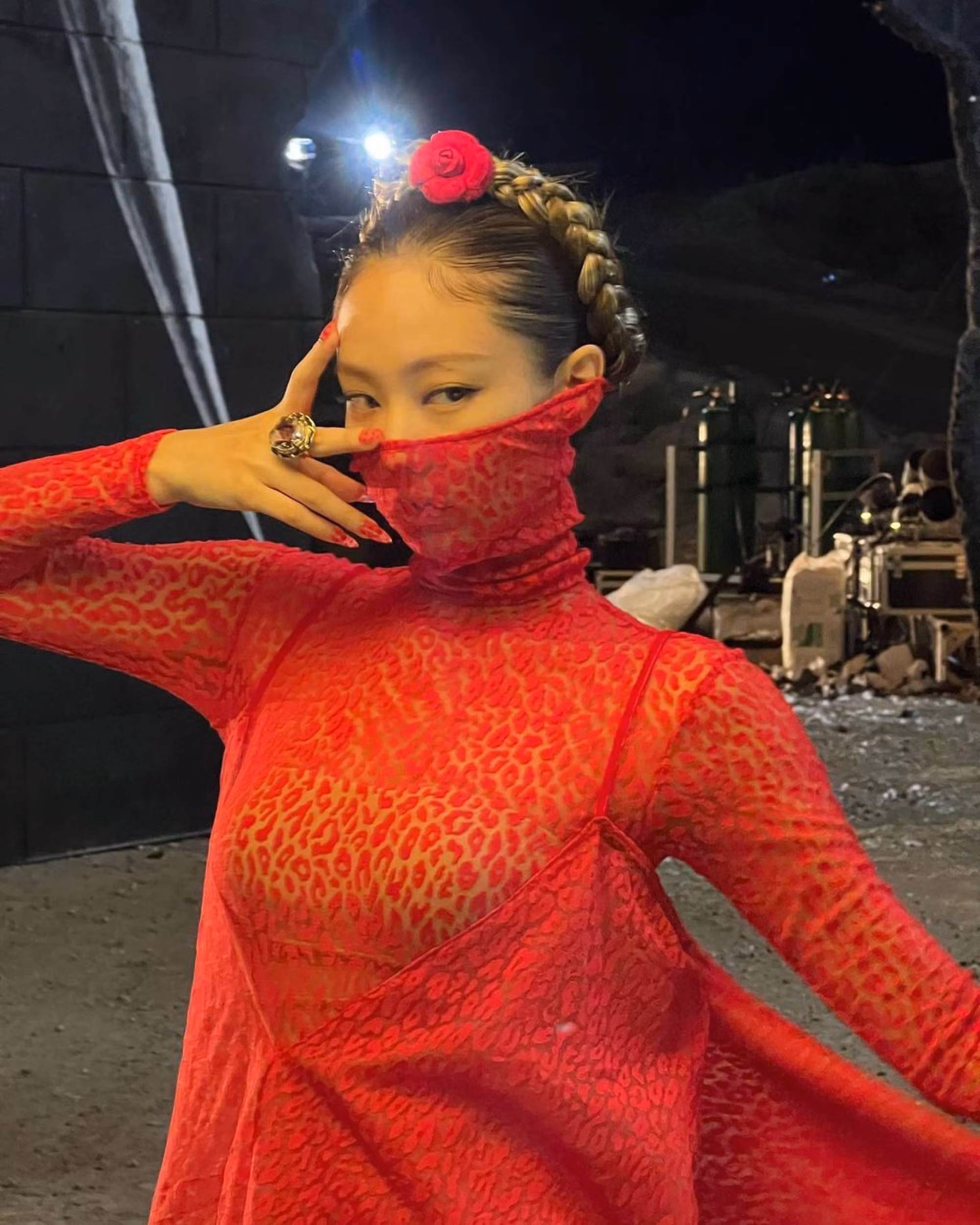 Jennie giỏi biến hóa trang phục theo phong cách của mình. Ảnh: SCMP. Jennie giỏi biến hóa trang phục theo phong cách của mình. Ảnh: SCMP.