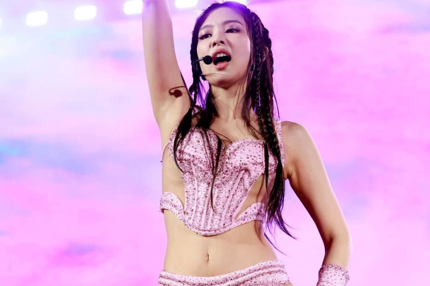 Jennie và V bị chia sẻ ảnh riêng tư.