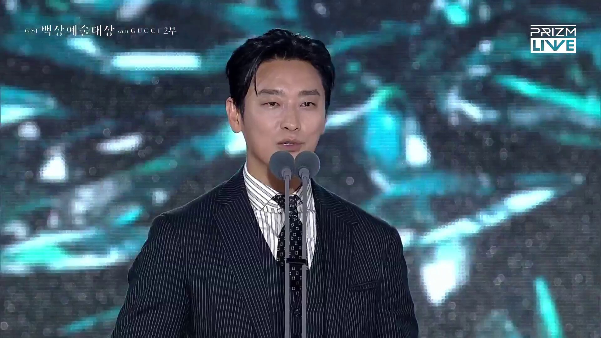 Jung Il-woo Gây Chú Ý Khi Quảng Bá Phim "Mang Mẹ Đi Bỏ" Tại TP.HCM 17 Jung Il-woo Gây Chú Ý Khi Quảng Bá Phim "Mang Mẹ Đi Bỏ" Tại TP.HCM