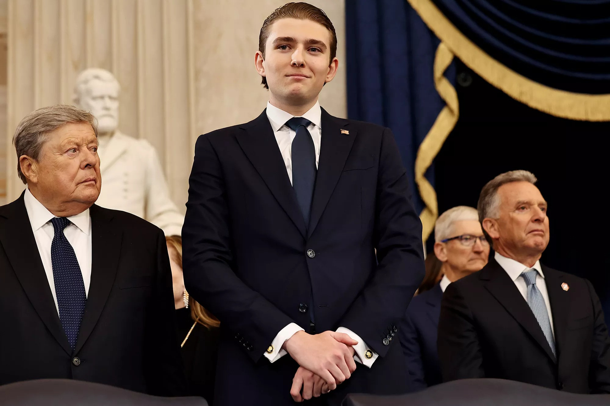 Diện mạo Barron Trump trong lễ nhậm chức của cha | Báo điện tử Tiền Phong