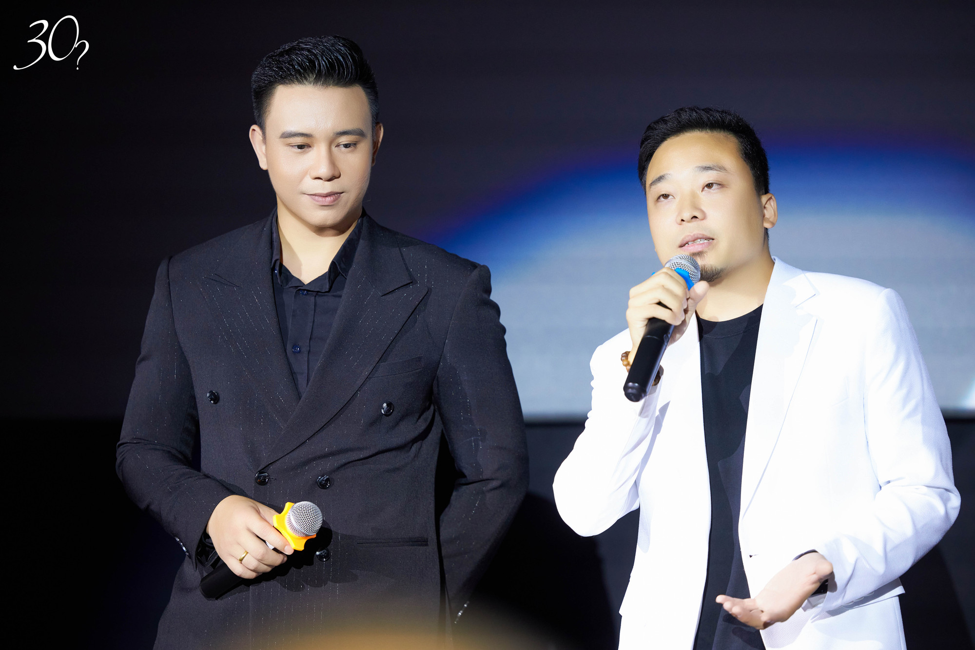 Đông Hùng và nhà sản xuất Nguyễn Hữu Vượng.