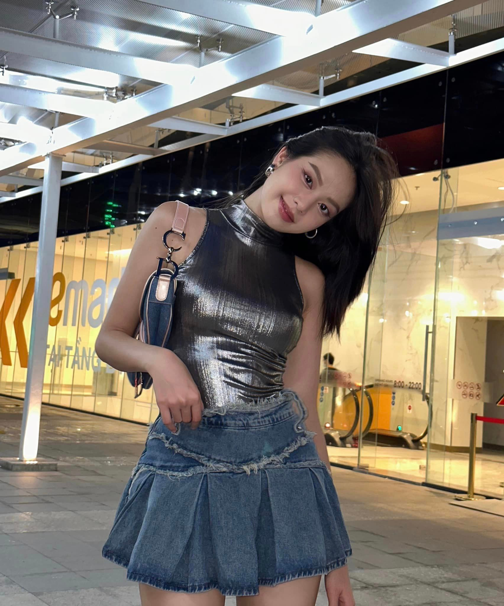 Bên cạnh đôi chân dài ngút ngàn, Hoa hậu Thanh Thủy còn điểm cực