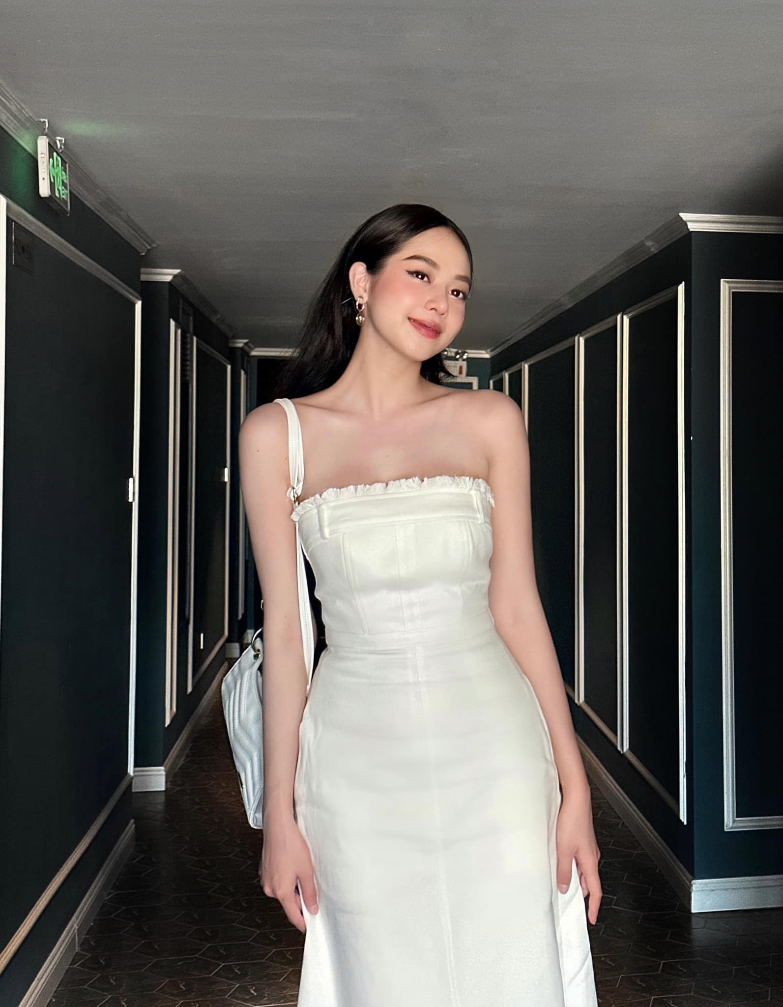 Bên cạnh đôi chân dài ngút ngàn, Hoa hậu Thanh Thủy còn điểm cực