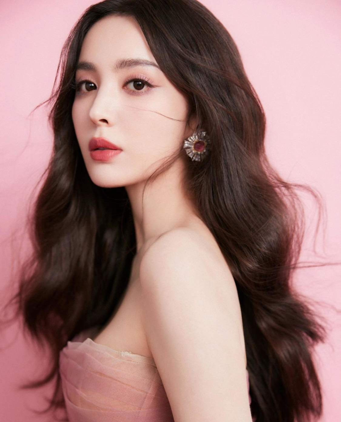 Gái xinh trung quốc lộ hàng - Thực trạng, hậu quả và cách phòng tránh trong thời đại số