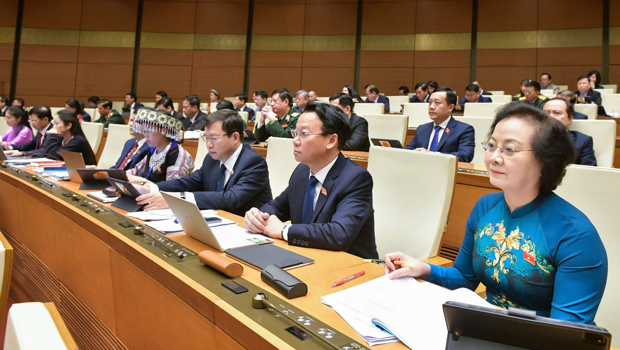 Quốc hội đã thông qua nhiều quyết sách quan trọng mang tính lịch sử.