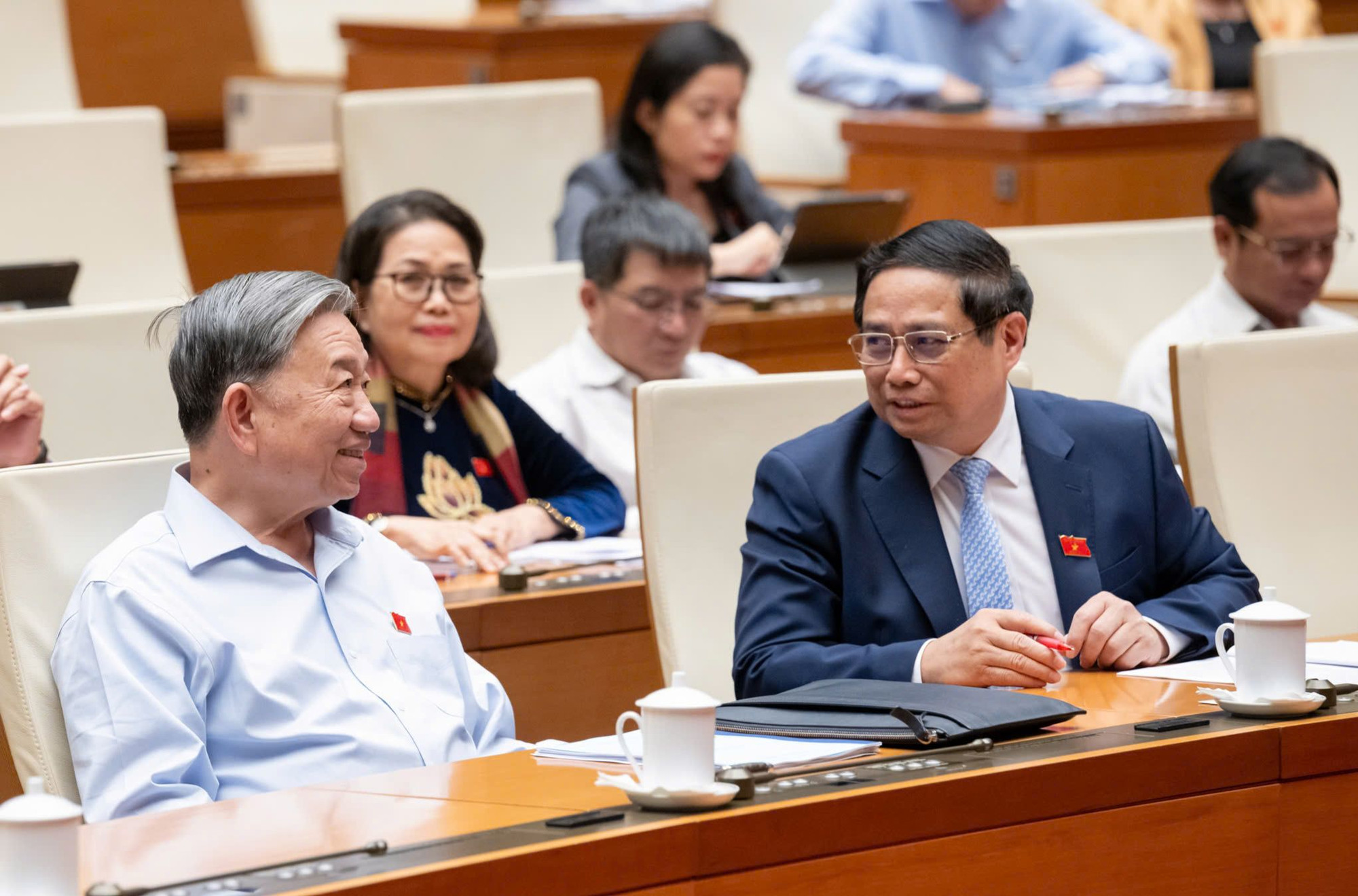 Tổng Bí thư Tô Lâm và Thủ tướng Phạm Minh Chính tại kỳ họp Quốc hội.