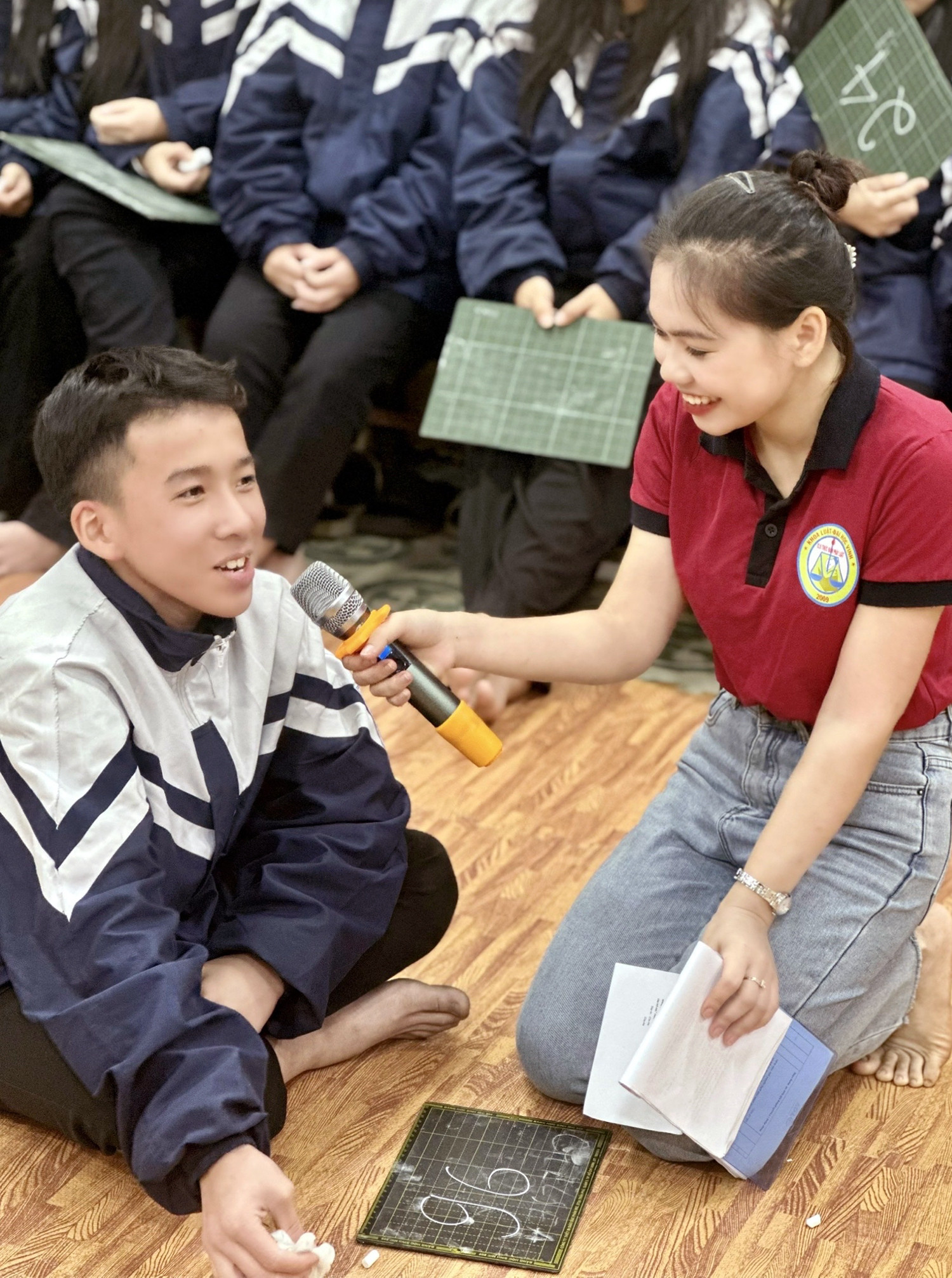 Phương Nghi tích cực tham gia các hoạt động tuyên truyền, phổ biến về kiến thức pháp luật. Phương Nghi tích cực tham gia các hoạt động tuyên truyền, phổ biến về kiến thức pháp luật.