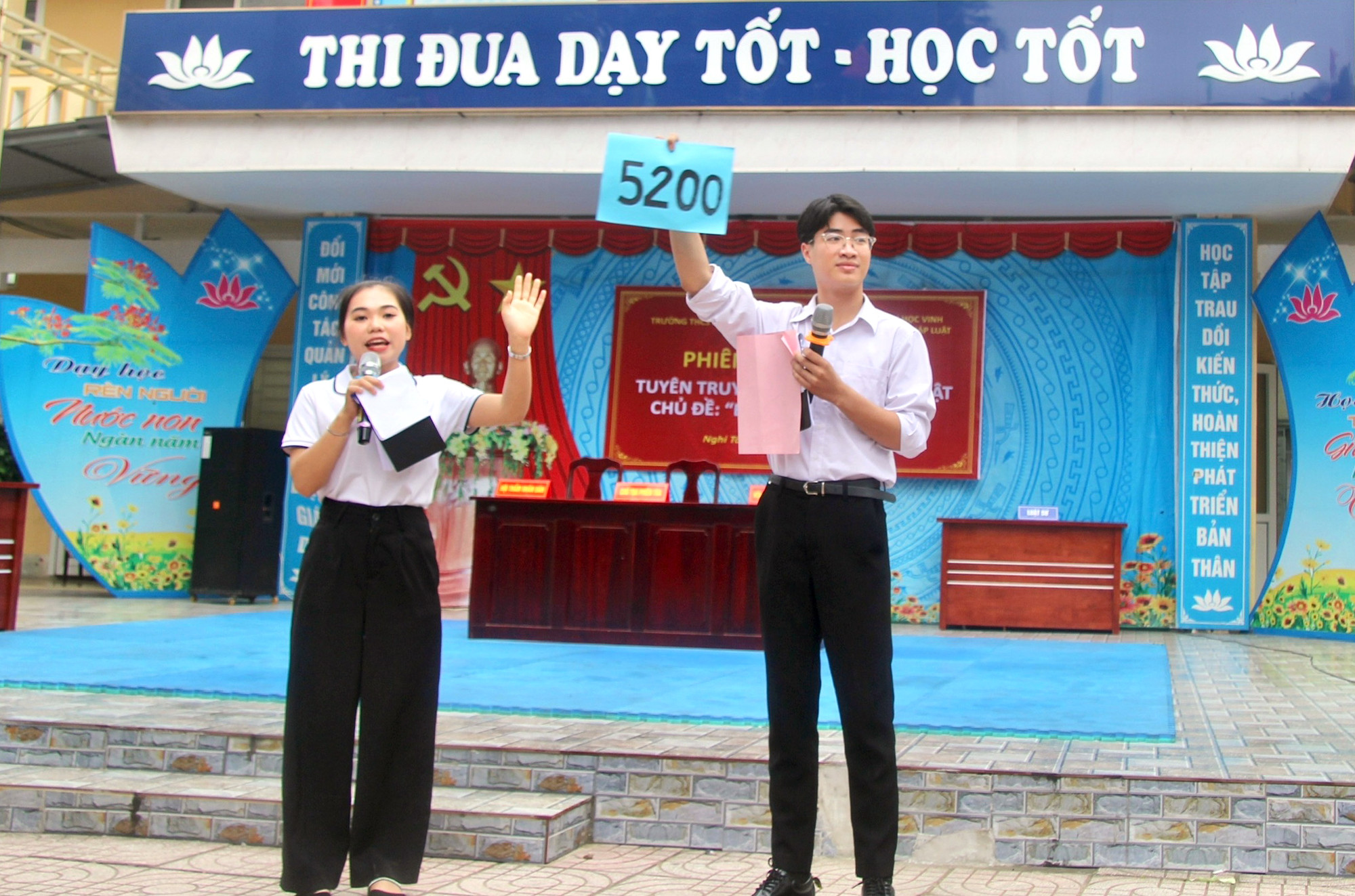 Phương Nghi tích cực tham gia các hoạt động tuyên truyền, phổ biến về kiến thức pháp luật. Phương Nghi tích cực tham gia các hoạt động tuyên truyền, phổ biến về kiến thức pháp luật.