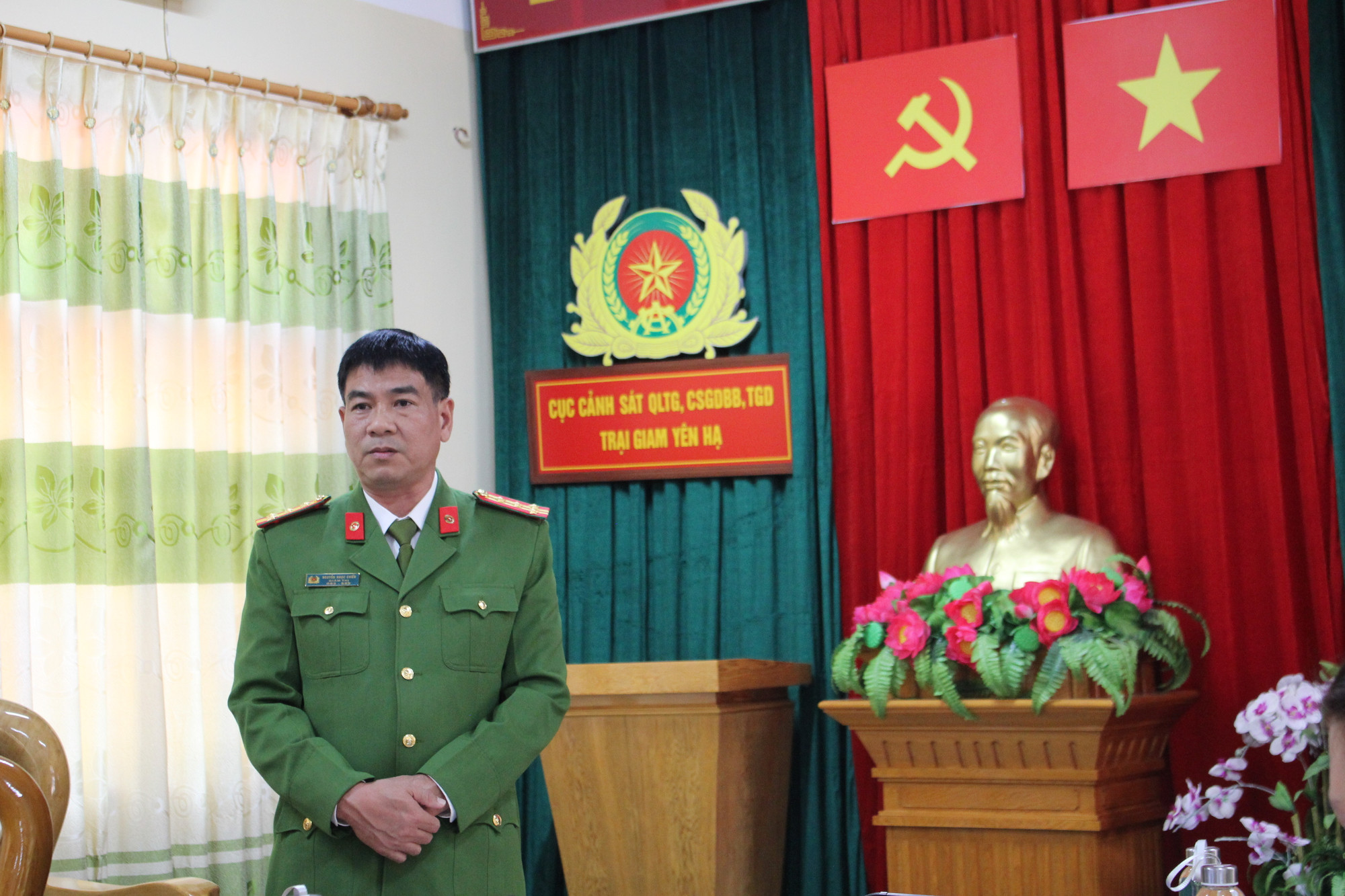 Đại tá Nguyễn Ngọc Chiến - Giám thị trại giam Yên Hạ cho biết, với tinh thần đoàn kết nhất trí cao, được sự chỉ đạo sát sao và thường xuyên của Đảng ủy, lãnh đạo Cục C10, Đảng ủy, Ban giám thị Trại giam Yên Hạ triển khai thực hiện tốt các đợt cao điểm tấn công trấn áp tội phạm dịp tết Nguyên đán.