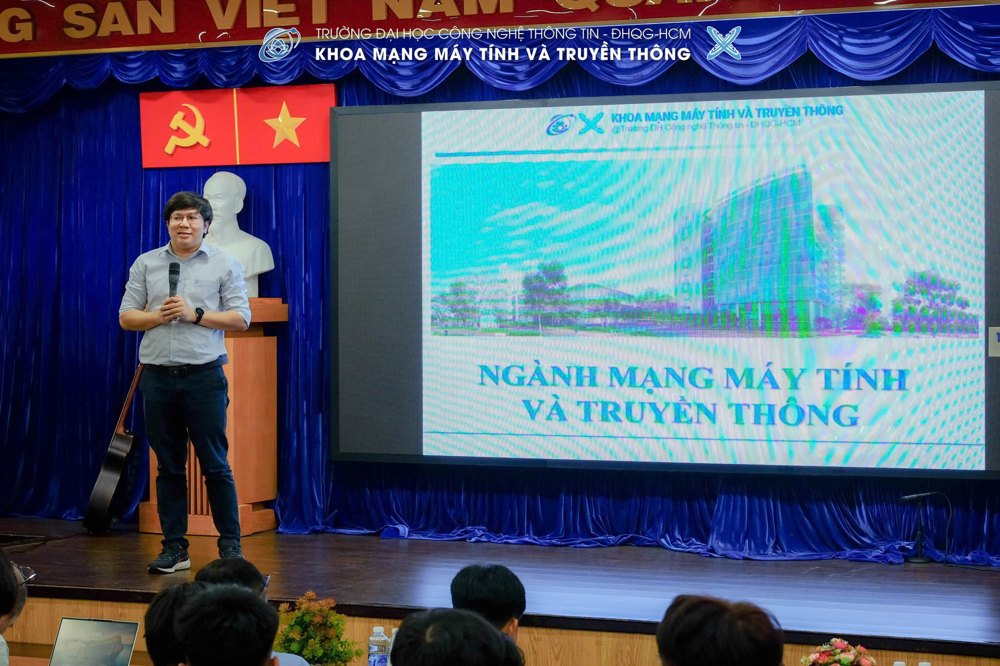 TS. Lê Kim Hùng giới thiệu về ngành Mạng máy tính và truyền thông.