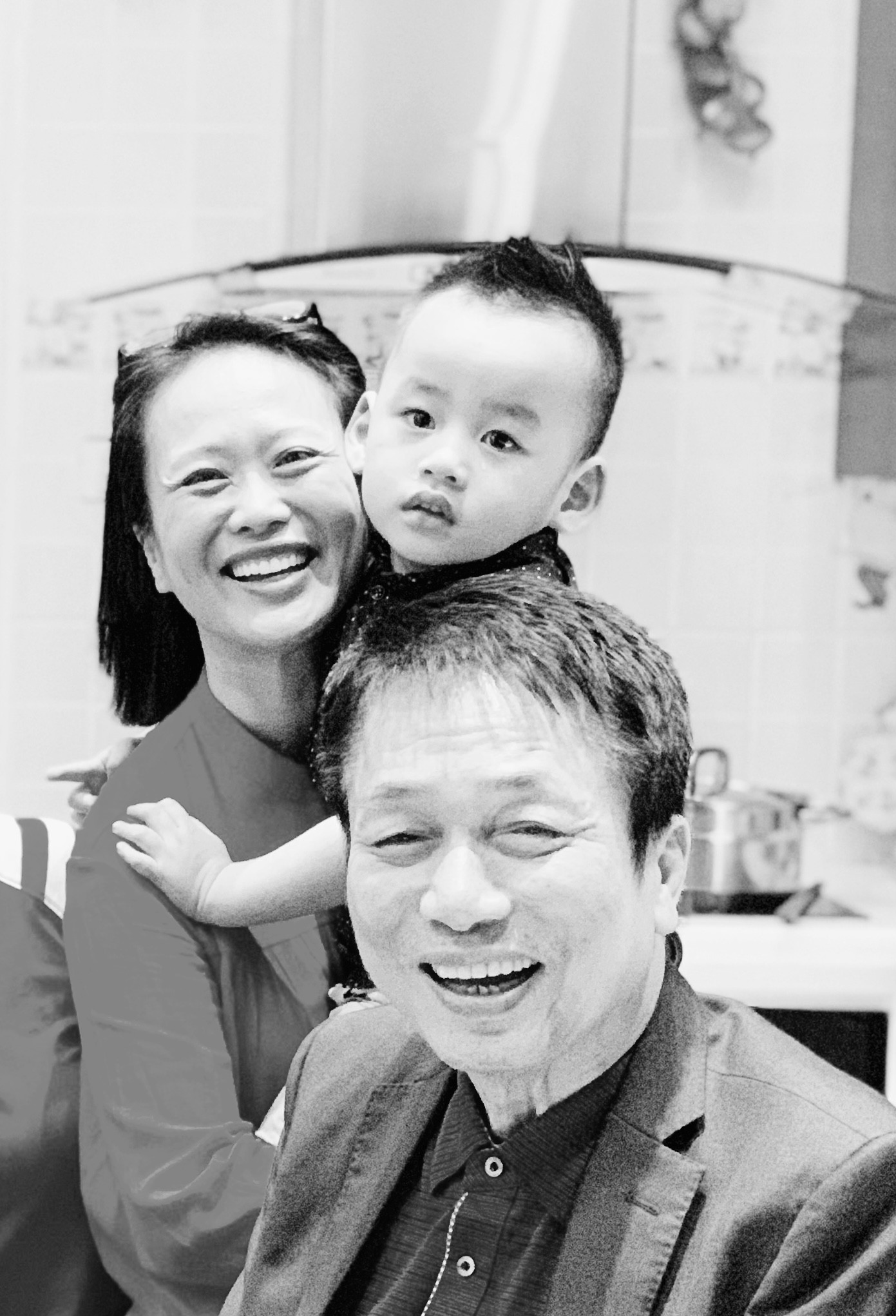 Nhạc sĩ Phú Quang cùng con gái Trinh Hương và cháu ngoại. Ảnh: Tư liệu gia đình. Nhạc sĩ Phú Quang cùng con gái Trinh Hương và cháu ngoại. Ảnh: Tư liệu gia đình.