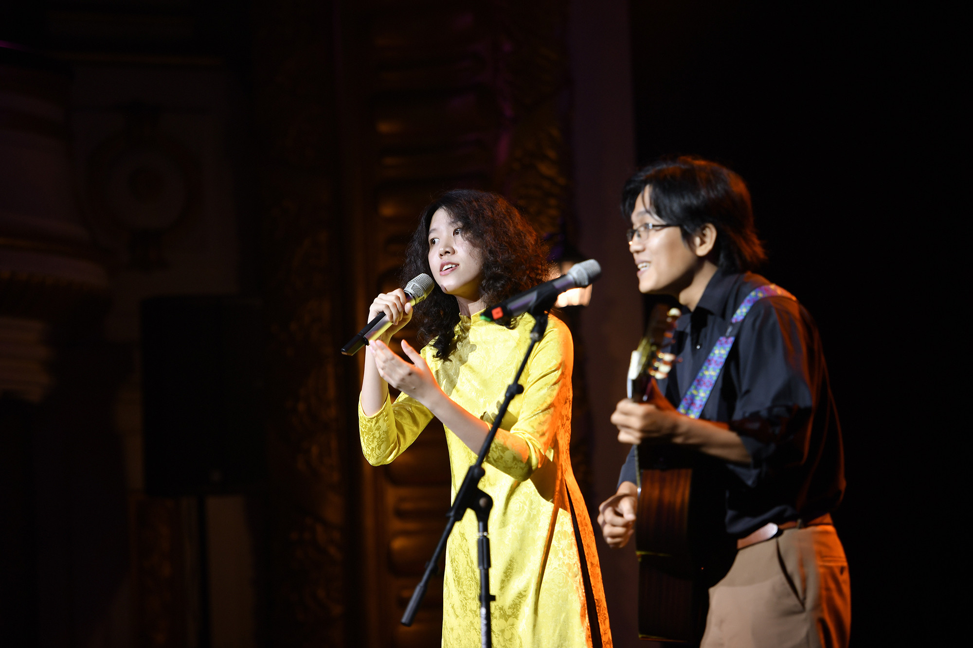 Lối hát Trịnh khỏe khoắn của Hoàng Trang được nhiều khán giả ưa thích. Lối hát Trịnh khỏe khoắn của Hoàng Trang được nhiều khán giả ưa thích.