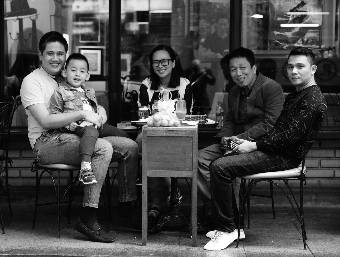 Nhạc sĩ Phú Quang cùng con cháu. Ảnh: Tư liệu gia đình. Nhạc sĩ Phú Quang cùng con cháu. Ảnh: Tư liệu gia đình.