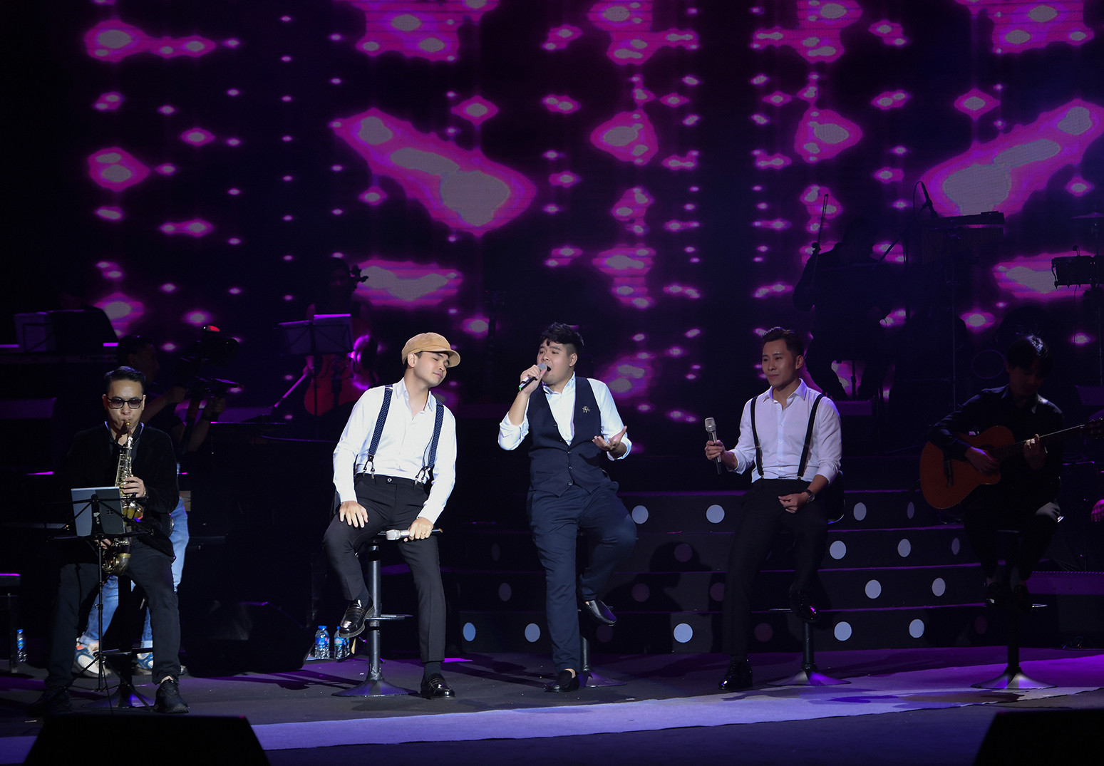 Tam ca nam Mỗi ngày tôi chọn một niềm vui. Tam ca nam Mỗi ngày tôi chọn một niềm vui.