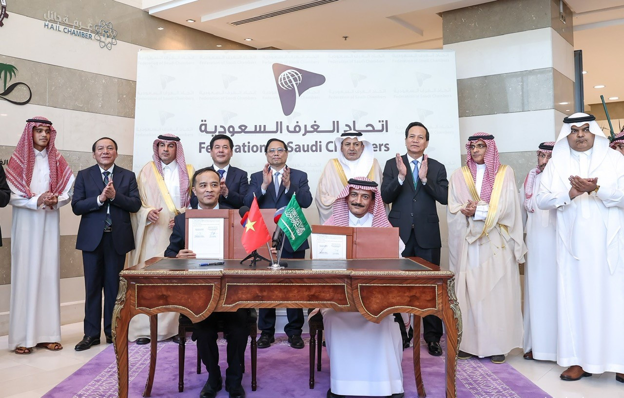 Thủ tướng chứng kiến ký kết hợp tác giữa các đơn vị của Việt Nam với Ả-rập Xê-út