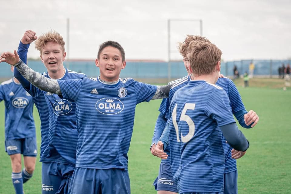 Nguyễn An Khánh và các đồng đội ở đội U19 Sigma Olomouc. Nguyễn An Khánh và các đồng đội ở đội U19 Sigma Olomouc.