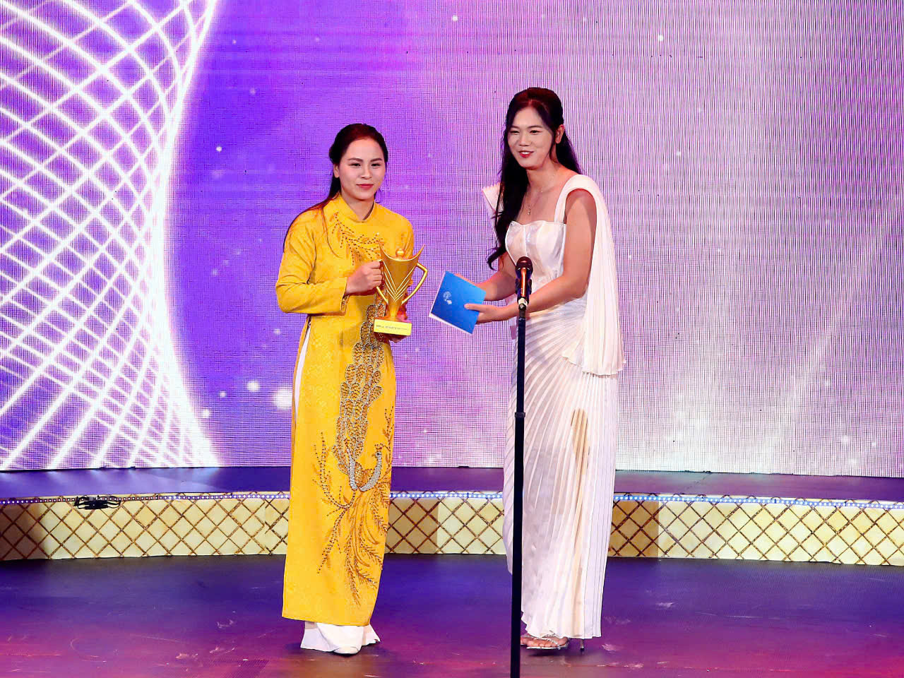 Thu Vinh nhiều lần được vinh danh vì những cống hiến cho thể thao nước nhà.