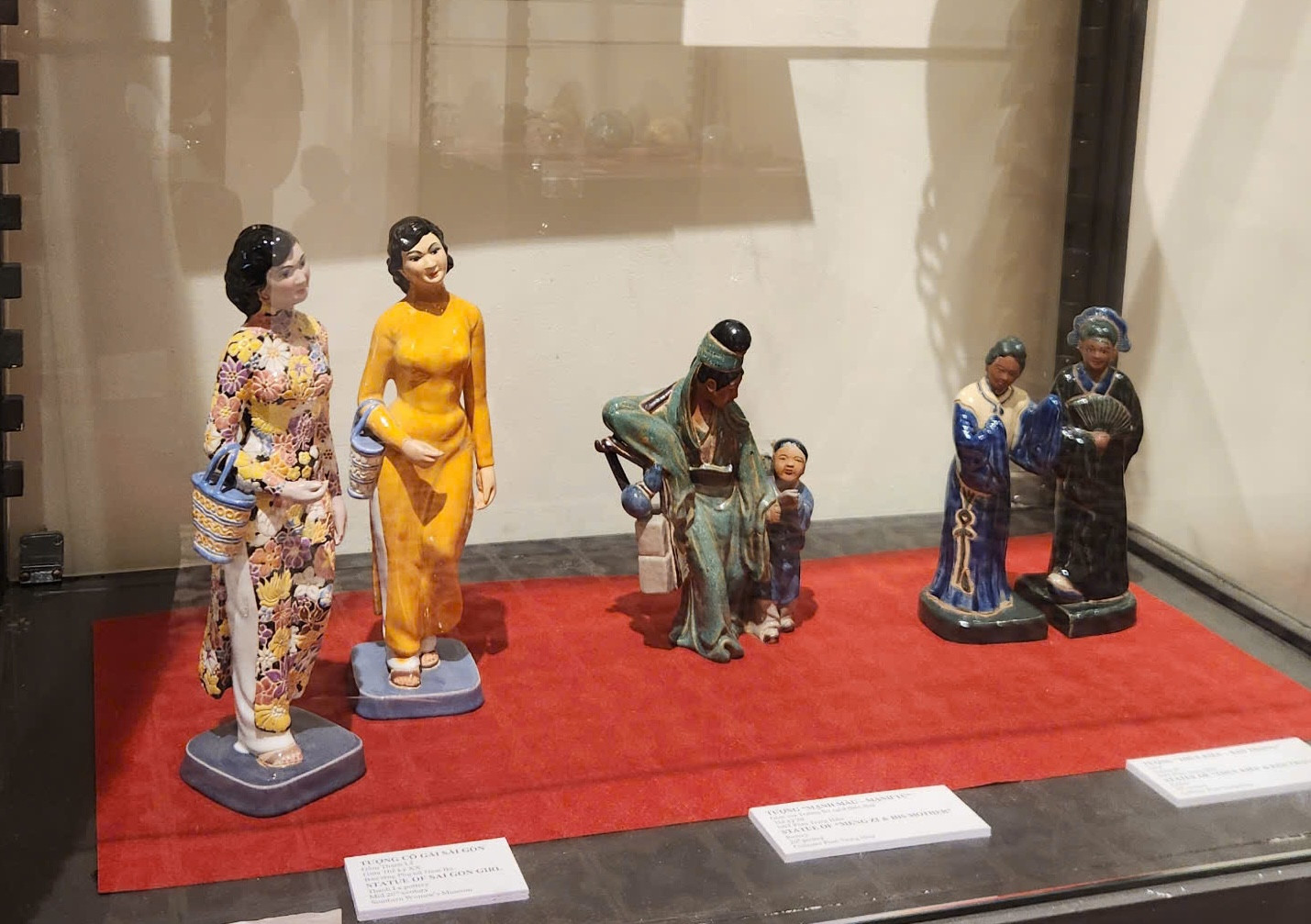 Các bức tượng đất nung khá sinh động