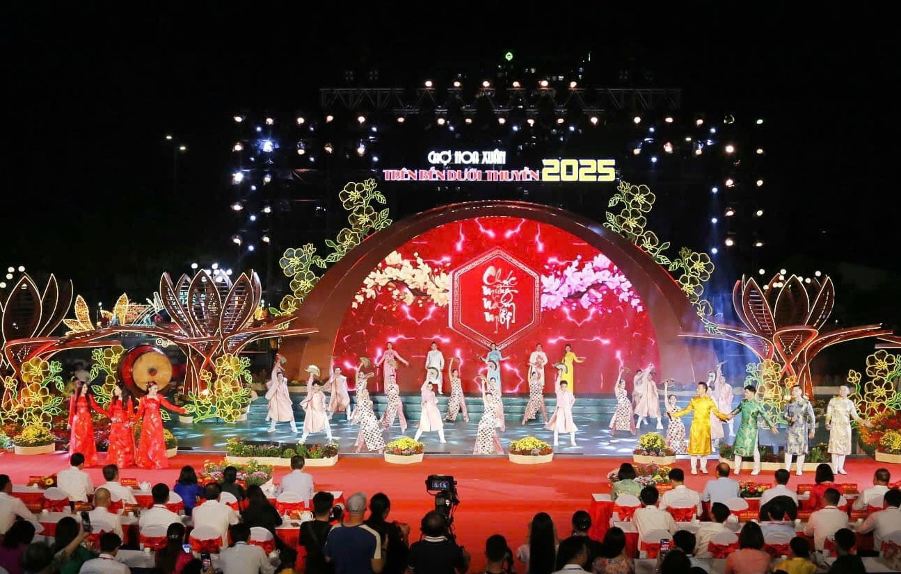 Lễ khai mạc Chợ hoa Xuân “Trên bến dưới thuyền”