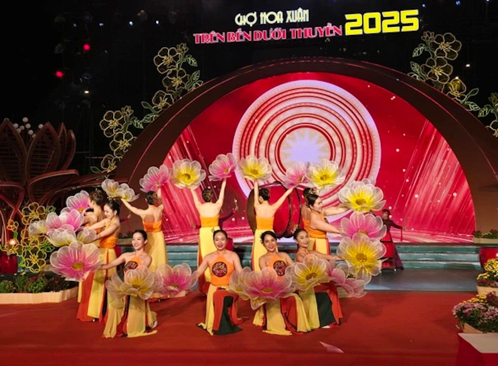 Tiết mục ca nhạc chào mừng khai mạc