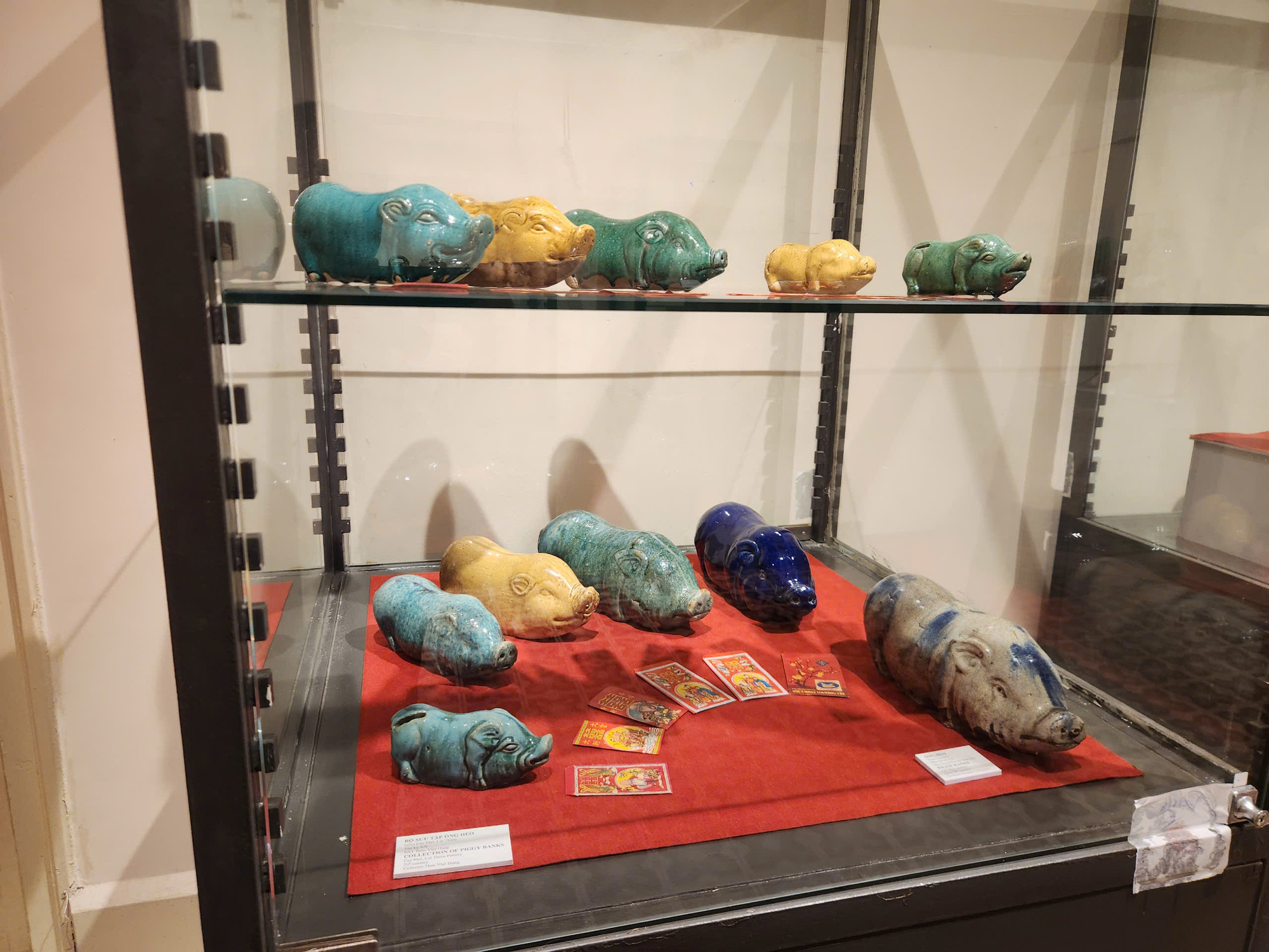 Những con heo đất để bỏ tiền tiết kiệm