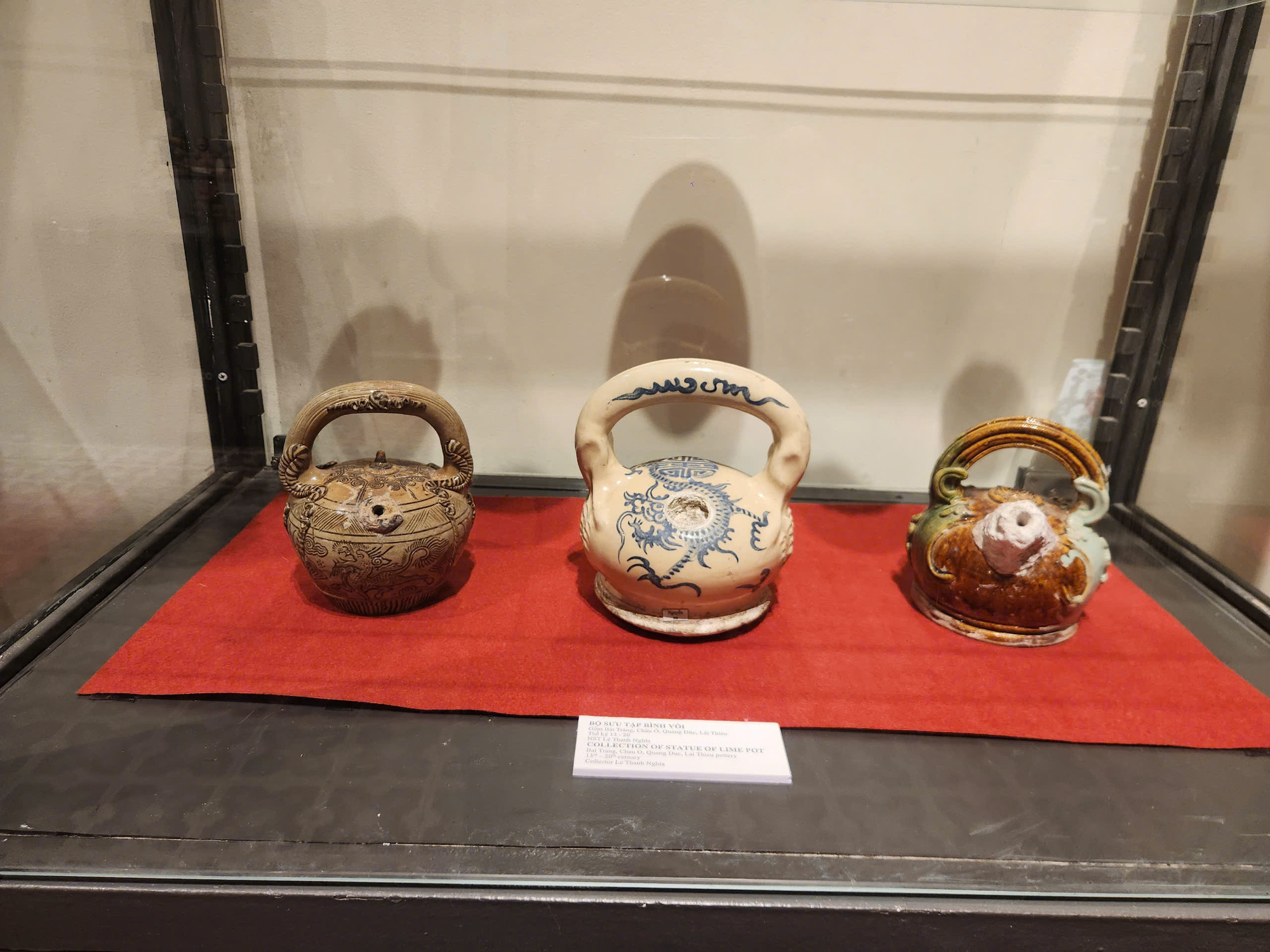 Những chiếc bình vôi