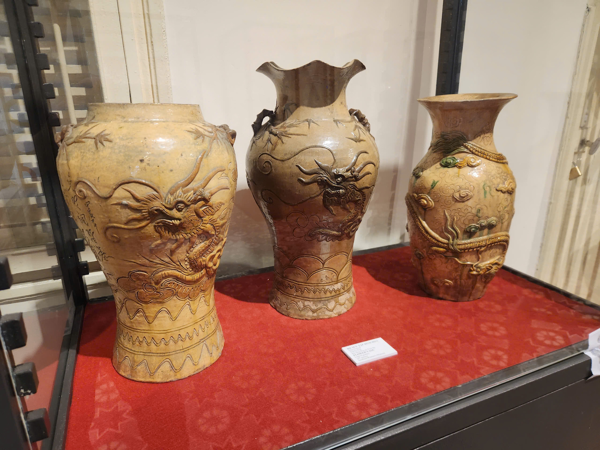 Bình cắm hoa trang trí hình con Rồng sắc nét