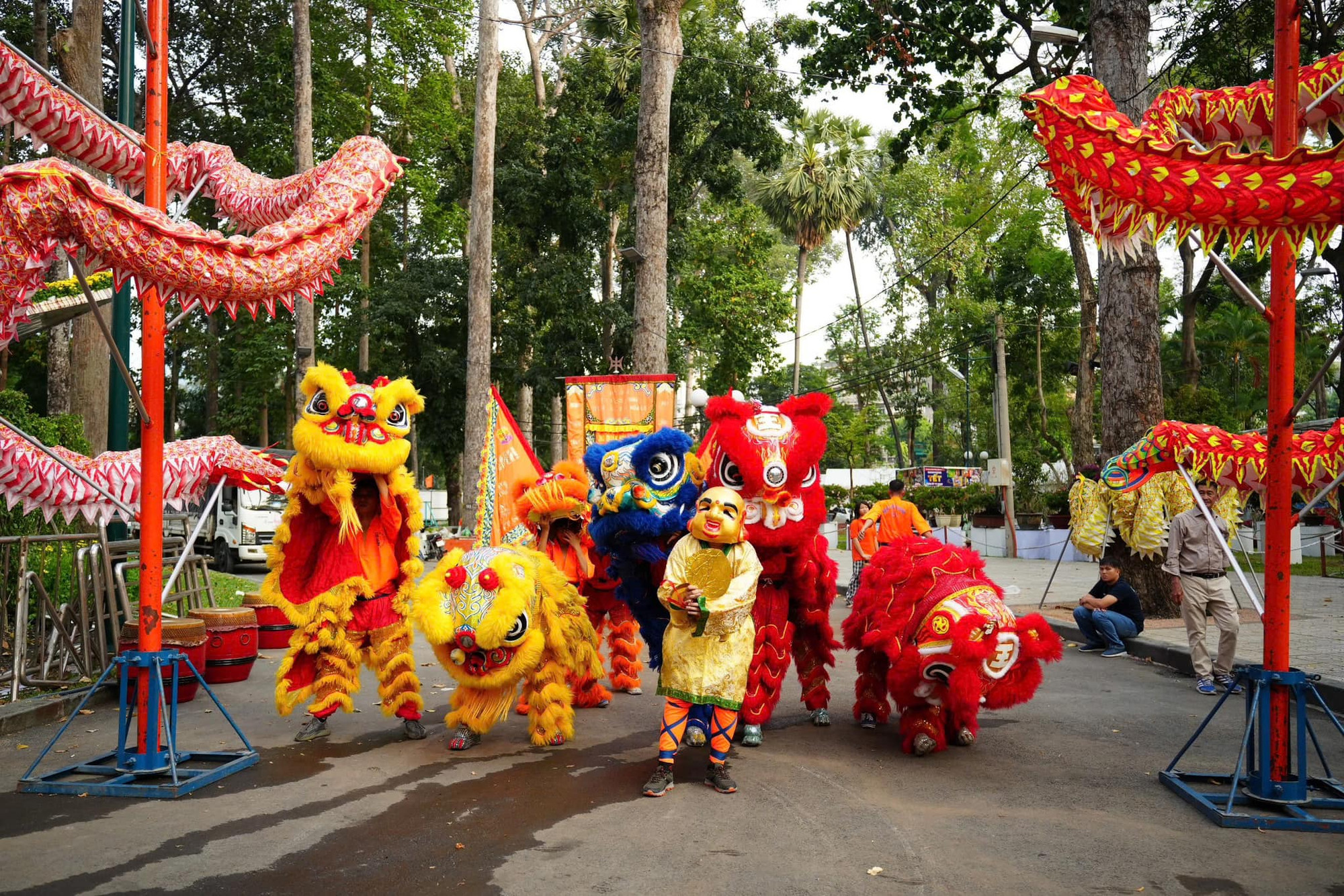 Múa lân khai Hội