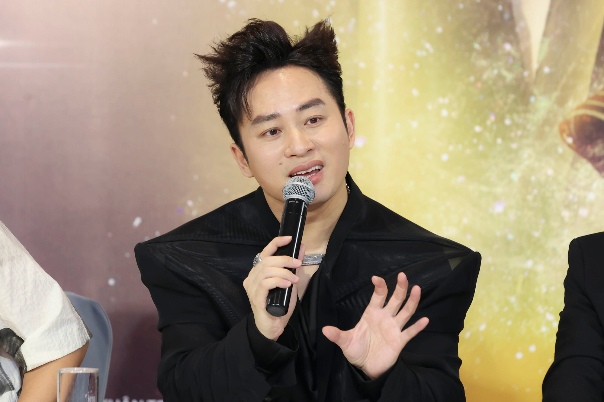 Tùng Dương công bố live show Người đàn ông hát cùng các khách mời Trung Quân, Soobin Hoàng Sơn, Tăng Duy Tân và Double2T. Tùng Dương công bố live show Người đàn ông hát cùng các khách mời Trung Quân, Soobin Hoàng Sơn, Tăng Duy Tân và Double2T.