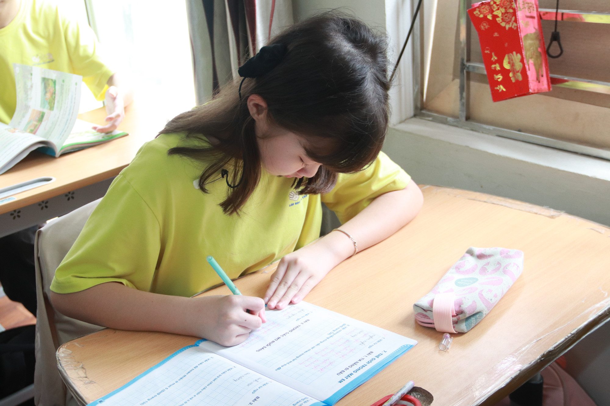 Những giờ học chăm chỉ của các em. Những giờ học chăm chỉ của các em.