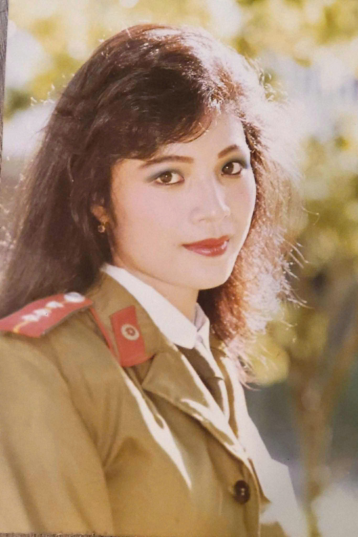 Chị Tùng Lâm thời trẻ. Chị Tùng Lâm thời trẻ.