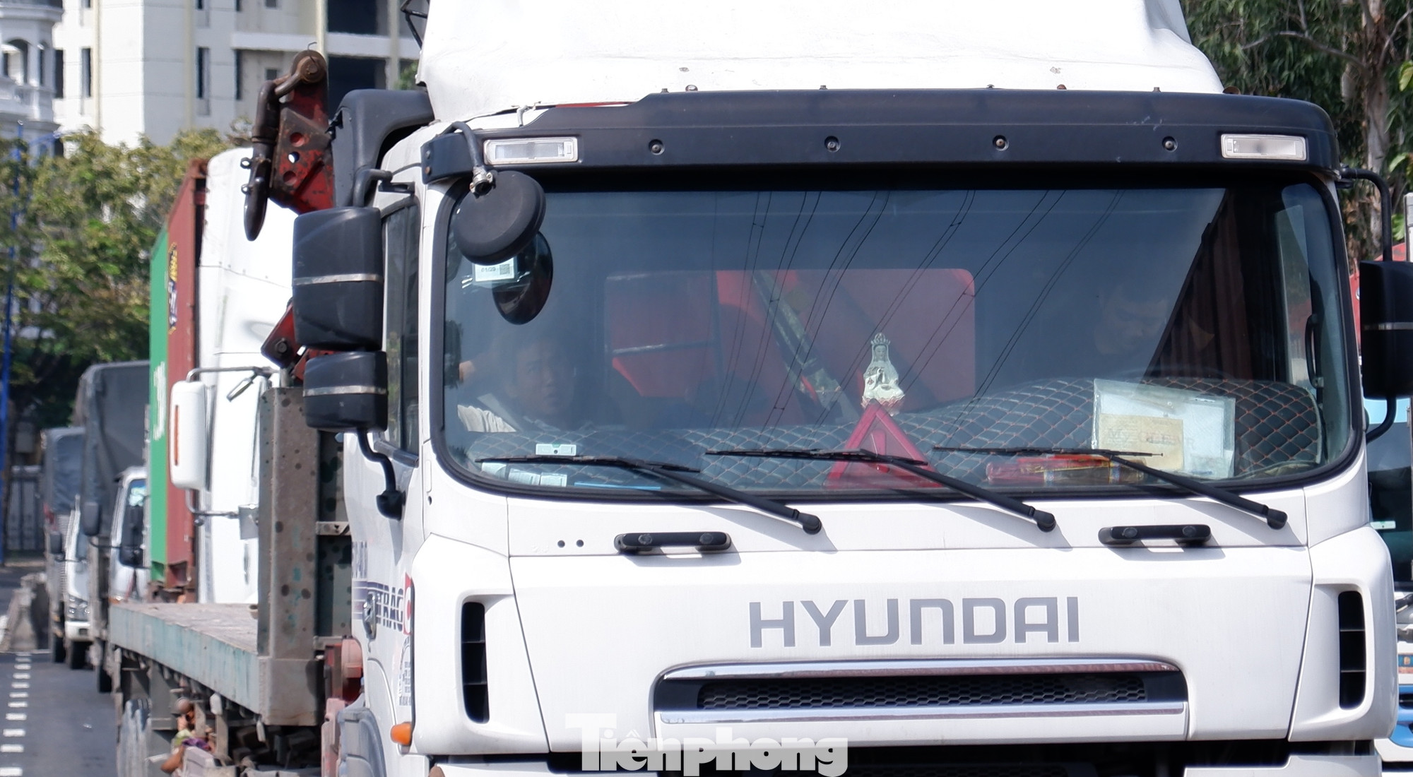 Nhiều tài xế cho biết việc ùn ứ làm mất thời gian, ảnh hưởng đến công việc và thu nhập. Nhiều tài xế cho biết việc ùn ứ làm mất thời gian, ảnh hưởng đến công việc và thu nhập.