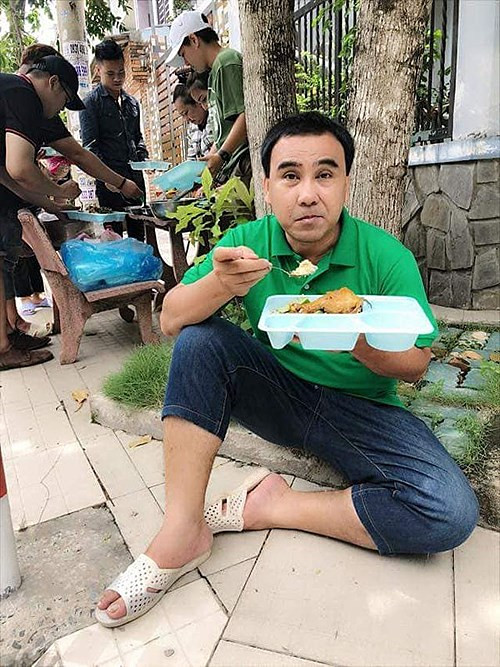 Vi_sao_MC_Quyen_Linh_va_me_ruot_di_dep_le_va_tong_du_su_kien6_UDFI.jpg