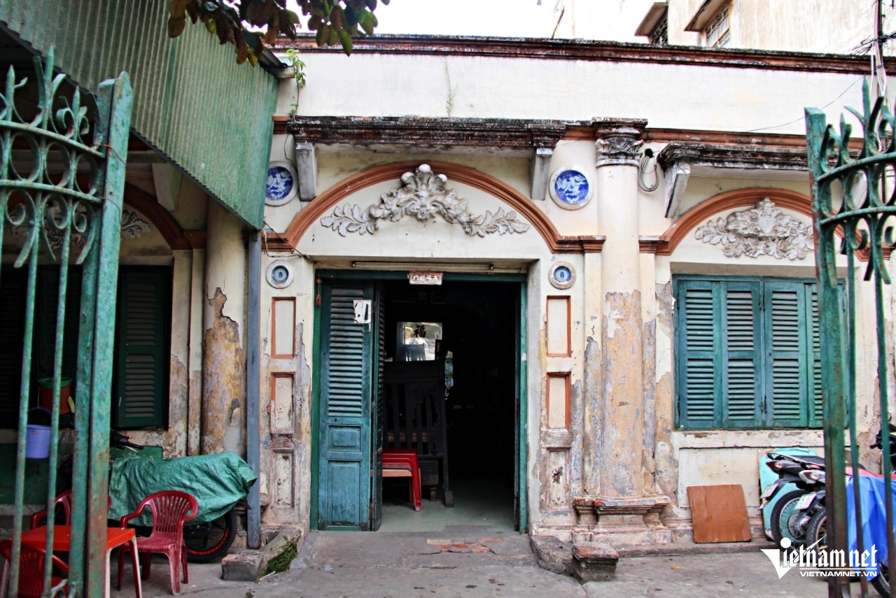 Mặt tiền căn nhà cổ mang phong cách châu Âu. Ảnh: Hà Nguyễn Mặt tiền căn nhà cổ mang phong cách châu Âu. Ảnh: Hà Nguyễn