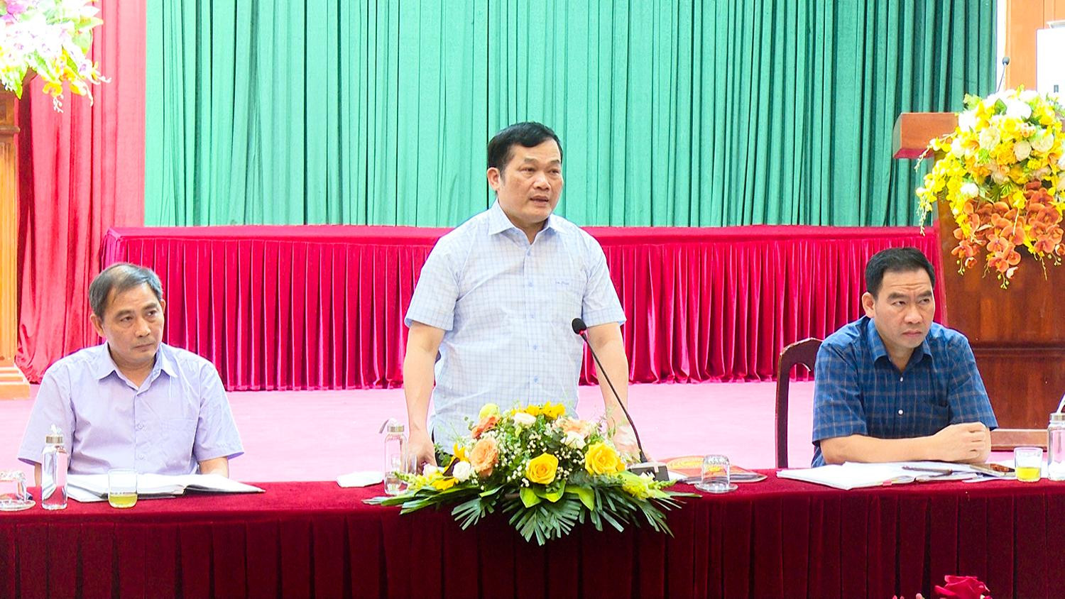 Ảnh 1: Ông Nguyễn Tiến Minh, Thành uỷ viên, Bí thư Huyện uỷ Thường Tín phát biểu chỉ đạo tại hội nghị triển khai nhiệm vụ giải phóng mặt bằng đường Vành đai 4. Ảnh 2: Công khai Bản đồ quy hoạch đường Vành đai 4 tại xã Hồng Vân (Nguồn: Cổng TTĐT huyện Thường Tín) Ảnh 1: Ông Nguyễn Tiến Minh, Thành uỷ viên, Bí thư Huyện uỷ Thường Tín phát biểu chỉ đạo tại hội nghị triển khai nhiệm vụ giải phóng mặt bằng đường Vành đai 4. Ảnh 2: Công khai Bản đồ quy hoạch đường Vành đai 4 tại xã Hồng Vân (Nguồn: Cổng TTĐT huyện Thường Tín)