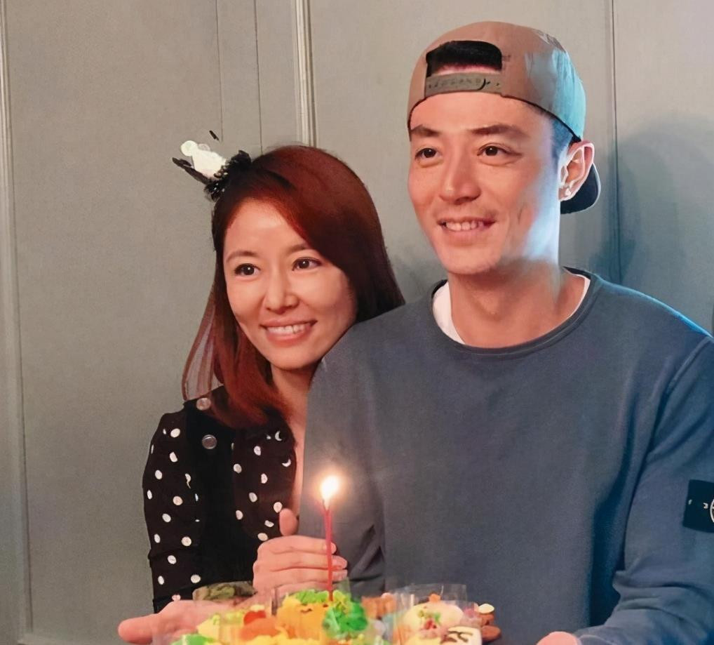 Dù không ít lần vướng phải tin đồn "cưới chạy bầu", rạn nứt hôn nhân nhưng Lâm Tâm Như và Hoắc Kiến Hoa vẫn âm thầm có những hành động khẳng định mối quan hệ vợ chồng