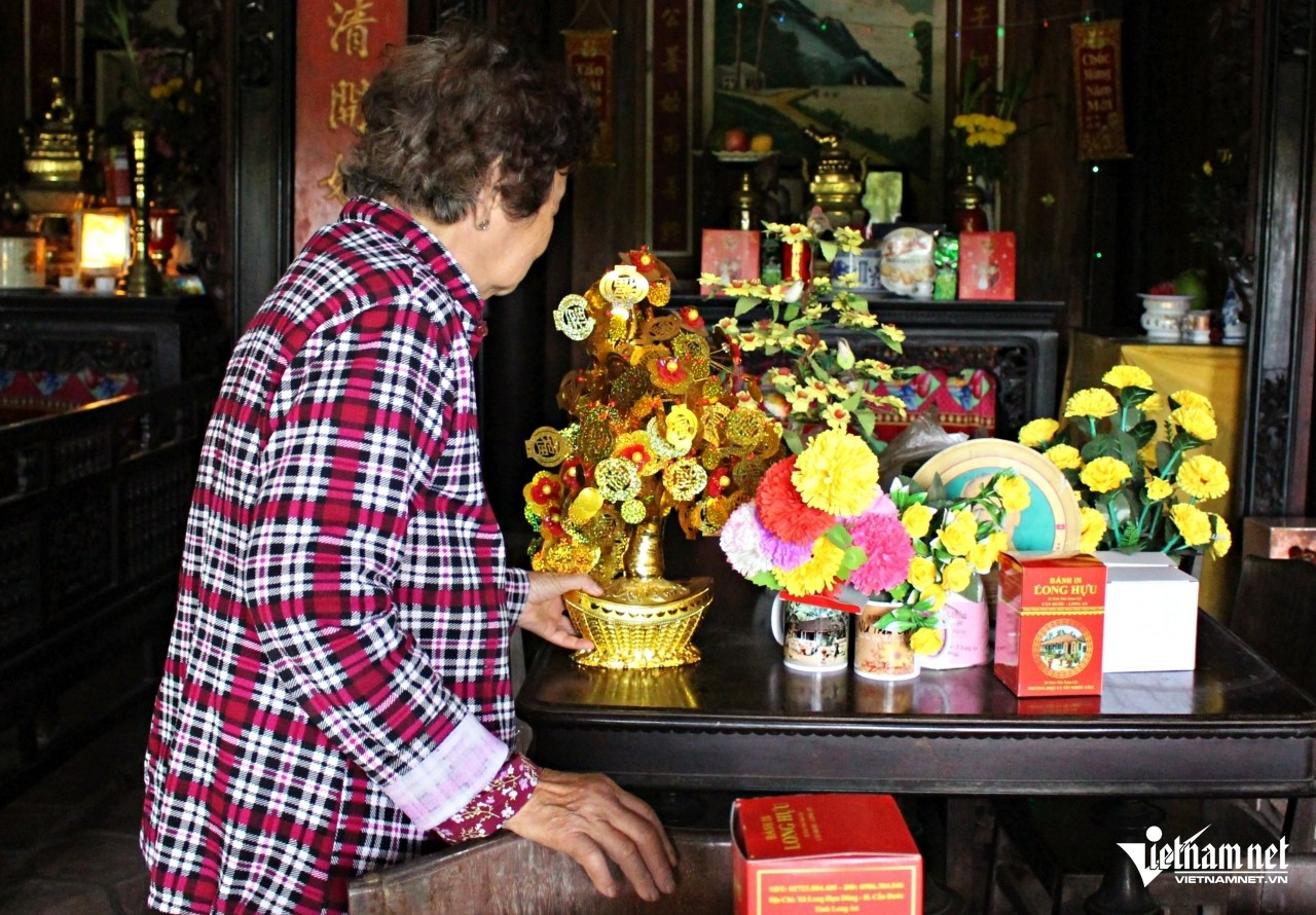 Bà Ngỏ thích trang trí cây kim tiền để tăng thêm không khí Tết. Ảnh: Hà Nguyễn Bà Ngỏ thích trang trí cây kim tiền để tăng thêm không khí Tết. Ảnh: Hà Nguyễn