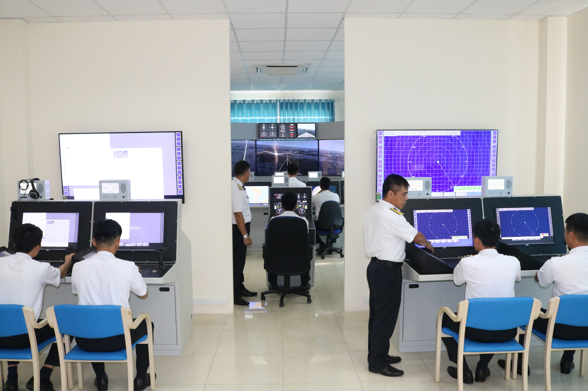 Huấn luyện chiến thuật tại Trung tâm huấn luyện tàu ngầm ở căn cứ Cam Ranh