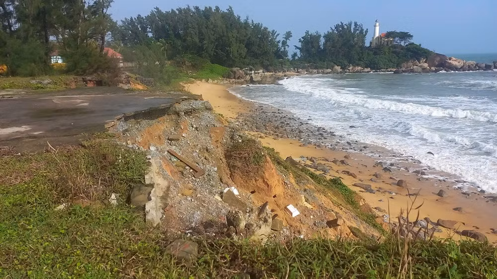 Sạt lở sát khu vực Đồn Biên phòng cửa khẩu cảng Dung Quất.