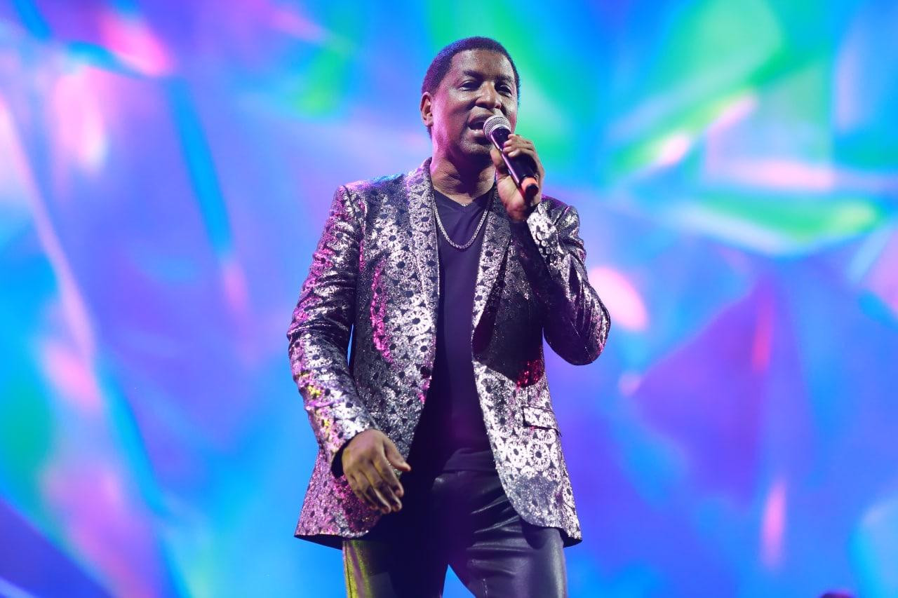 Âm nhạc của Babyface là những bản tình ca êm dịu ẩn chứa những tiết tấu rạo rực của R&amp;B. Ảnh: HÒ DÔ.