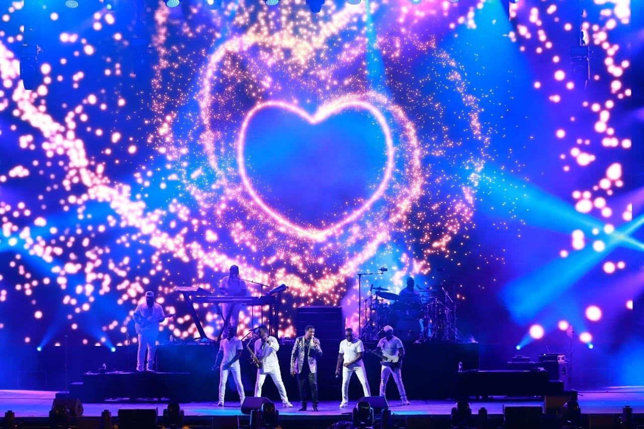 Nhạc sĩ Huy Tuấn, tổng đạo diễn Hò Dô khẳng định việc Babyface nhận lời đến Việt Nam chứng tỏ công nghệ tổ chức của phía Việt Nam đã và đang đạt chuẩn quốc tế. Ảnh: HÒ DÔ.