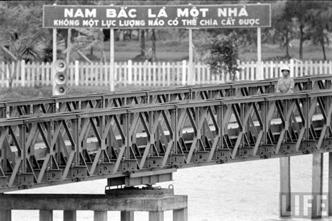 Cầu Hiền Lương trở thành một chứng tích lịch sử Cầu Hiền Lương trở thành một chứng tích lịch sử