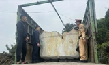 Phát hiện xe chở 4 khối đá hoa nặng 70 tấn không rõ nguồn gốc
