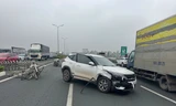 Bốn ô tô cùng chiều lao vào nhau gây ùn tắc trên cao tốc Pháp Vân- Cầu Giẽ