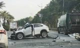 Hà Nội: Ô tô con va chạm xe chở rác, 1 người bị thương