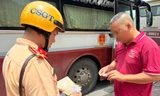 Nếu CSGT không chấp nhận kiểm tra GPLX trên VNeID, người dân có thể phản ánh tới Cục trưởng CSGT